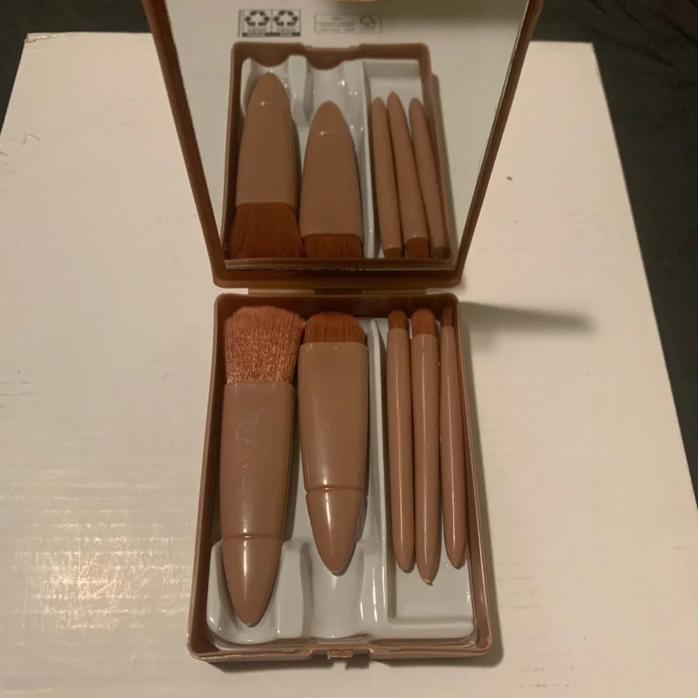 Compact Makeup Brush Set in Tan Case